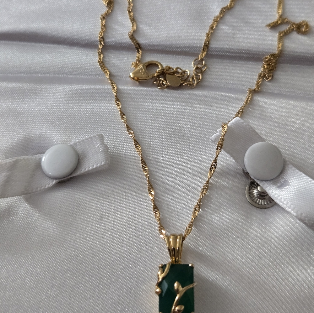 ❗️NEW❗️🌿Green Onyx 18k Yellow Gold Over Silver Pendant With Chain - Picture 3 of 9